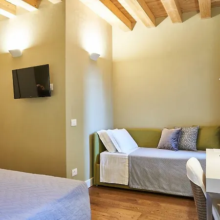 Mini-hôtel Delle Mercanzie 2*