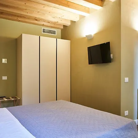 Delle Mercanzie Mini-hôtel Brescia