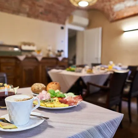 Mini-hôtel Delle Mercanzie 2*