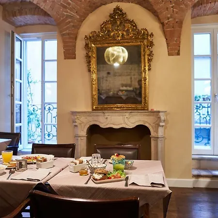 Mini-hôtel Delle Mercanzie 2*