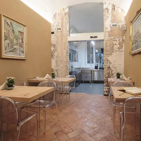 Han/Misafirhane Delle Mercanzie Brescia
